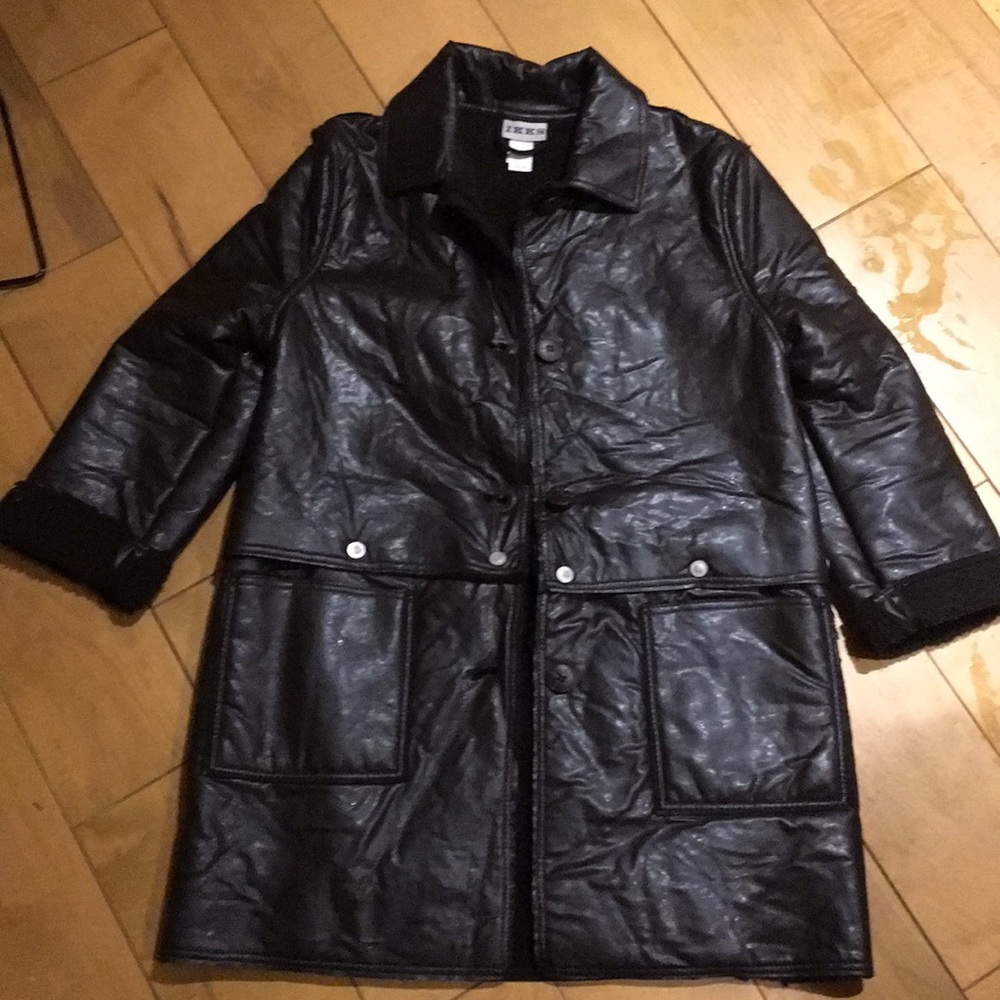 Charming coat for girls.